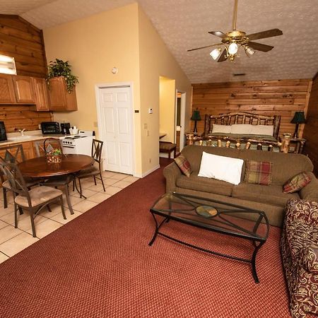 Cabin Close To Parkway Rd With River View Pigeon Forge Kültér fotó